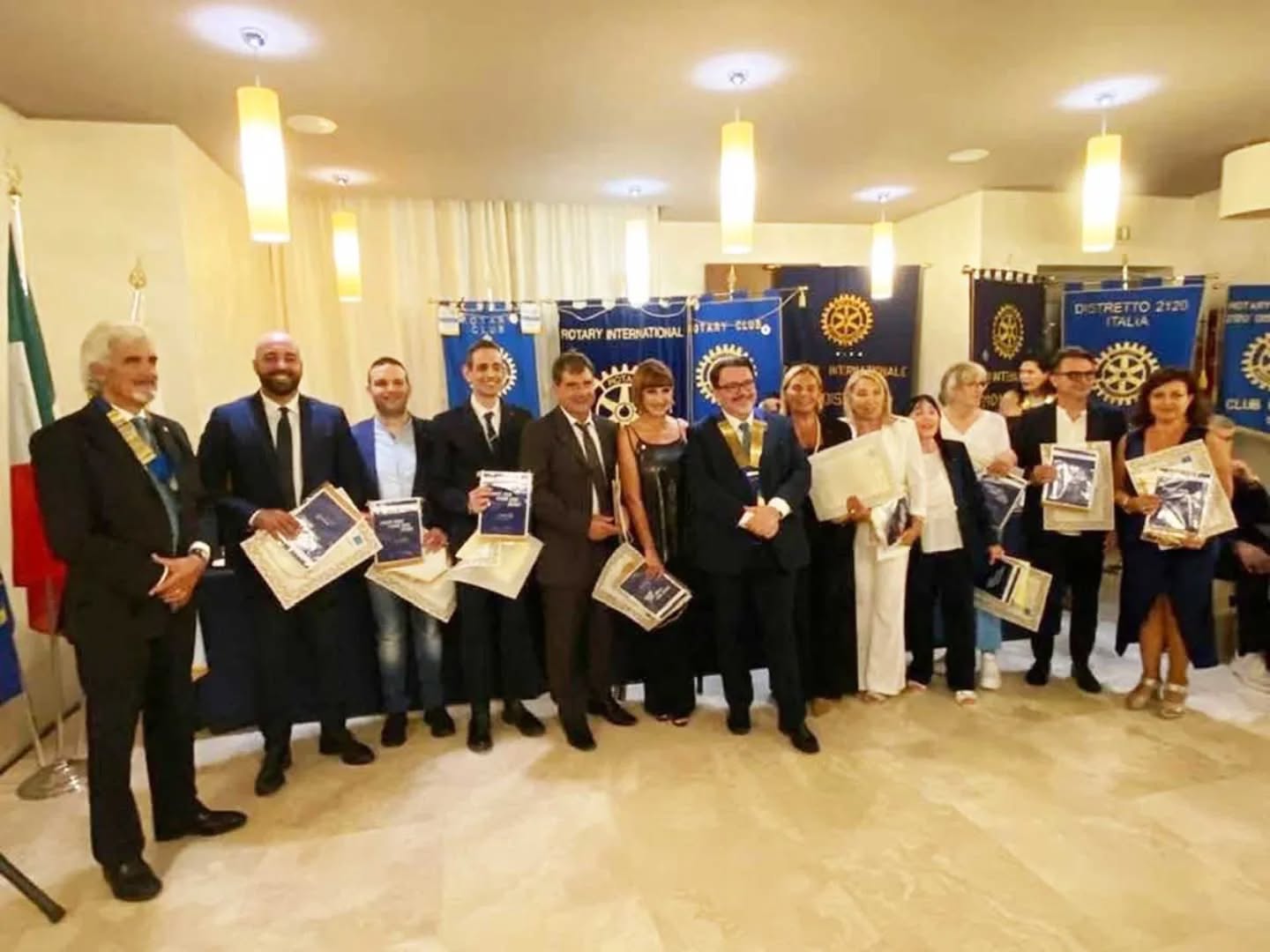 Il Rotary Club Galatina Maglie Terre d’Otranto saluta l’ingresso dei nuovi soci
⚙️ www.rotarygalatina.it